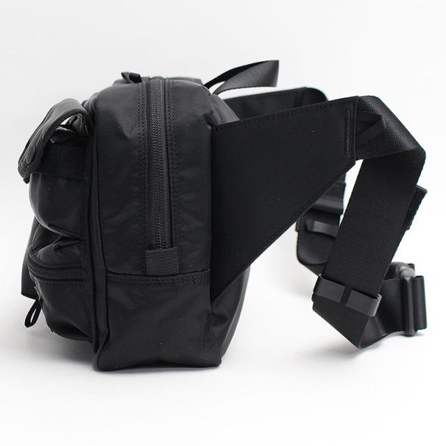 細部にもこだわったポーターのショルダーバッグ