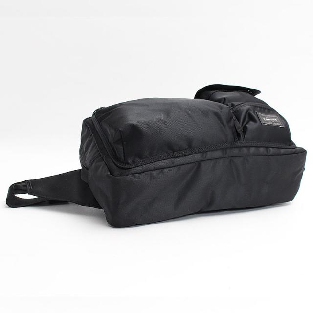 細部にもこだわったポーターのショルダーバッグ