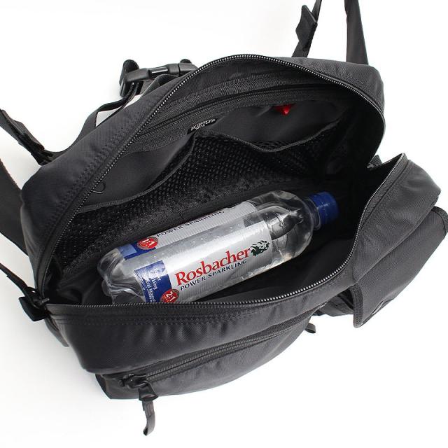 細部にもこだわったポーターのショルダーバッグ