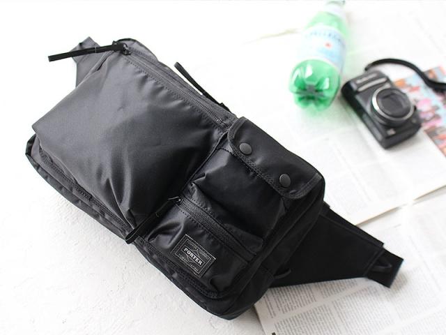 細部にもこだわったポーターのショルダーバッグ