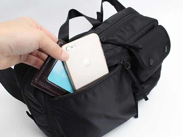 細部にもこだわったポーターのショルダーバッグ