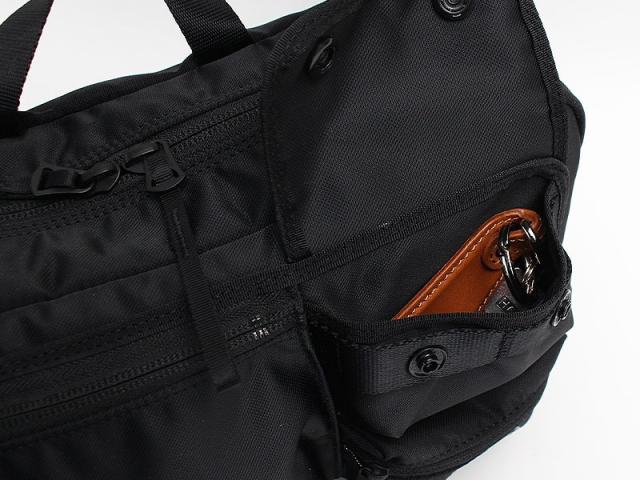 細部にもこだわったポーターのショルダーバッグ