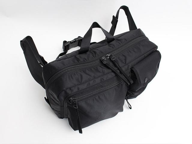 細部にもこだわったポーターのショルダーバッグ