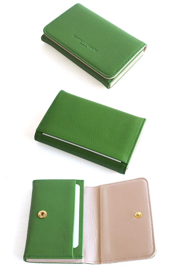 シンプルなデザインのカードケース