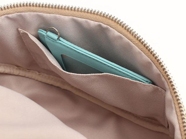 中オープンポケット中身あり