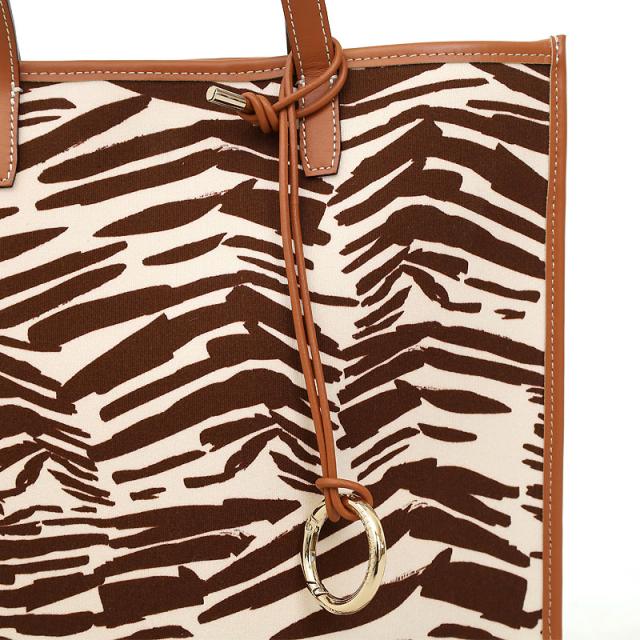 FEEL AND TASTE フィールアンドテイスト FLAT TOTE アニマルプリント