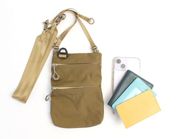 エフシーイー バーティカルポーチ