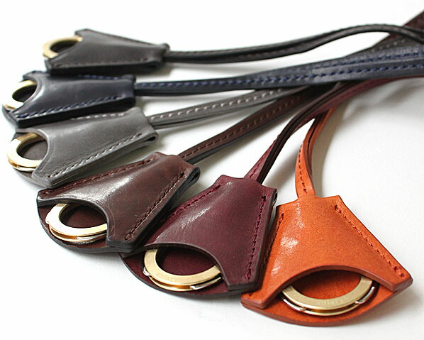 アニアリアンティークレザー ボディバッグ キーホルダーを付属