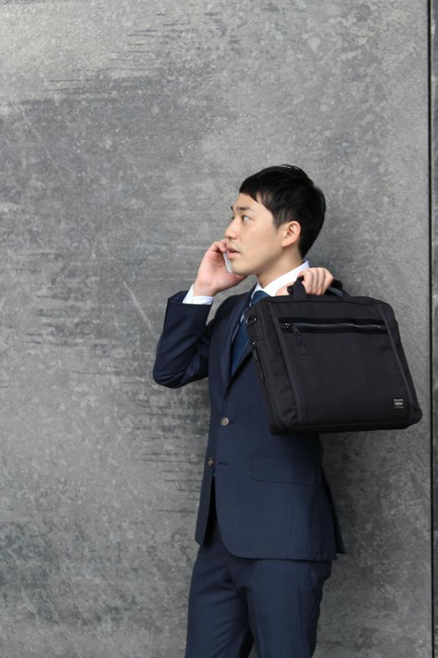 ポーター ビジネスシーンにしっくりくるシンプルなデザイン。