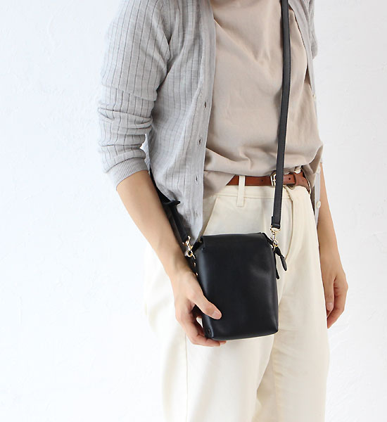 ステッチアンドソー カウレザーショルダーバック ss4