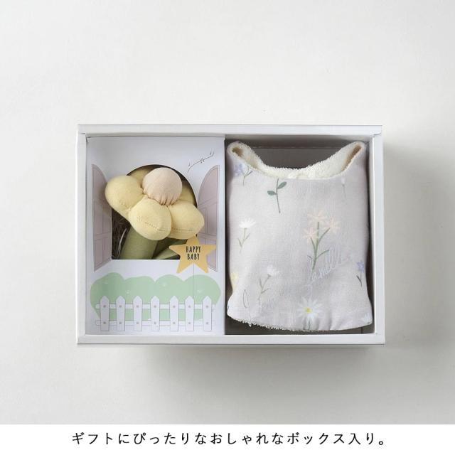 Lien de famille スタイとラトルのギフトセット