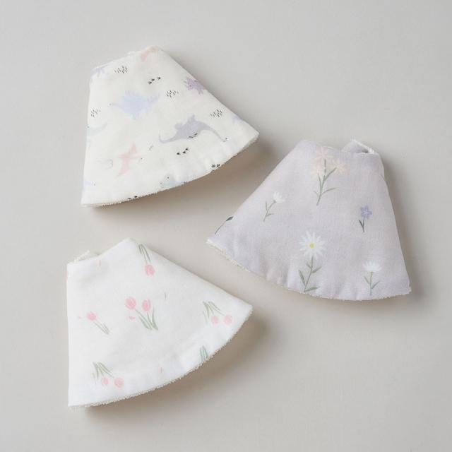 Lien de famille スタイとラトルのギフトセット