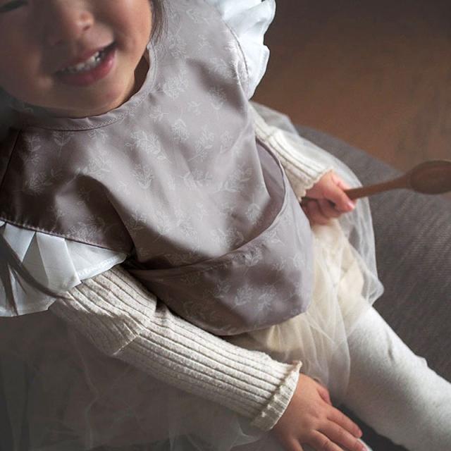 Lien de famille リヤンドファミーユ フリルお食事エプロン