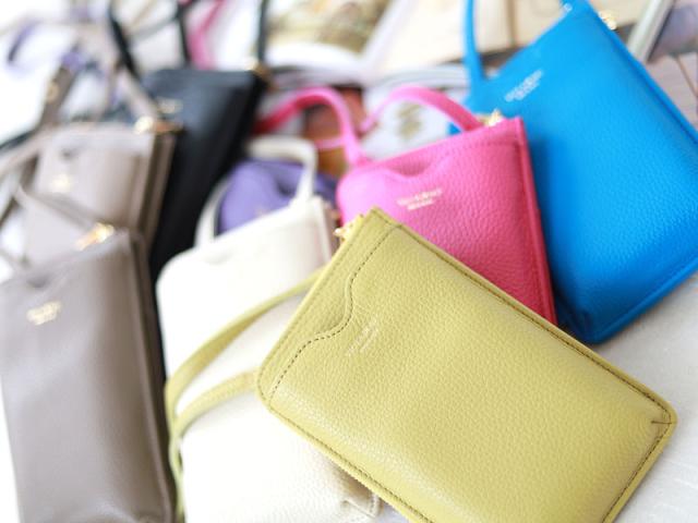 VIOLA d'ORO ヴィオラドーロ スマートフォンポシェット v-1345 イメージ