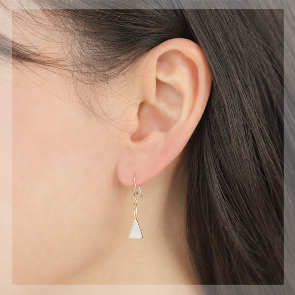 ホワイトシェル フックピアス トライアングル K10YG 10k 10金 イエローゴールド
