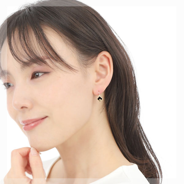 オニキスフックピアスK10YGイエローゴールド