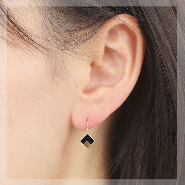 オニキスフックピアスK10YGイエローゴールド