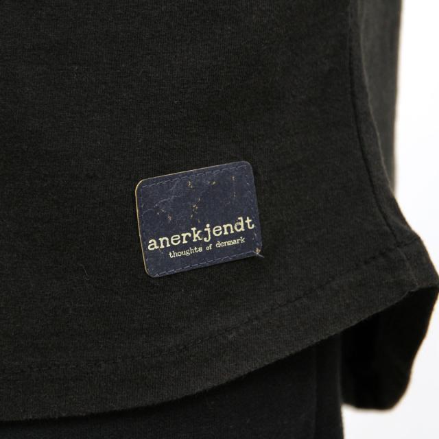 アナケット ANERKJENDT 正規販売店 メンズ 半袖Tシャツ TRUNG T-SHIRT CAVIAR 9216340