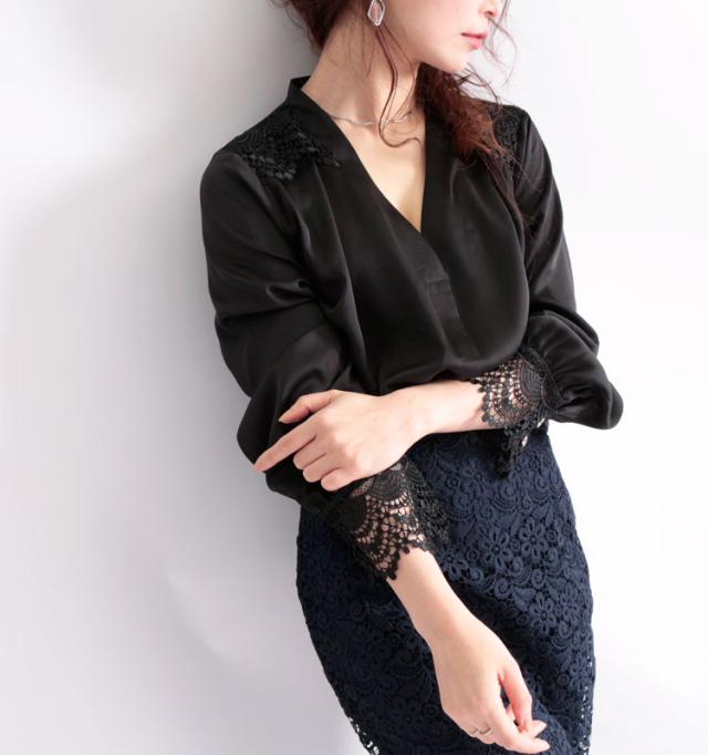 レース使いサテン調ブラウス