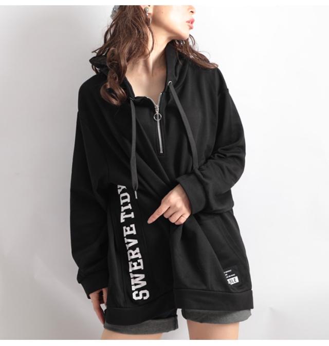 ロゴプリント入りプルオーバーパーカー