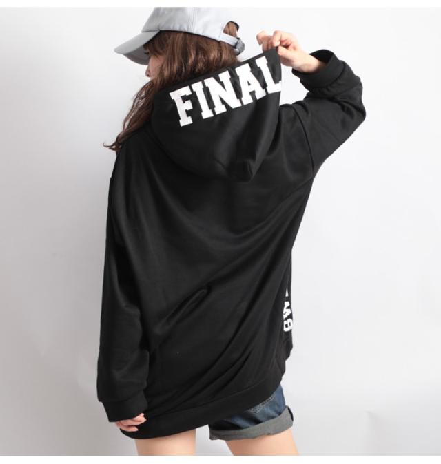 ロゴプリント入りプルオーバーパーカー