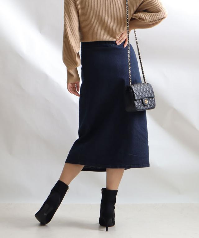 サイドボタンタイトスカート