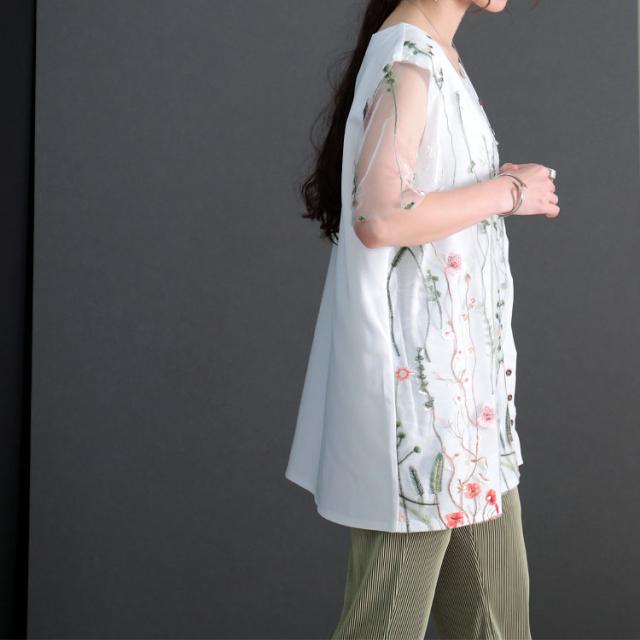 花刺繍チュールレースブラウス