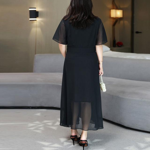 ビジュボタンドレスワンピース