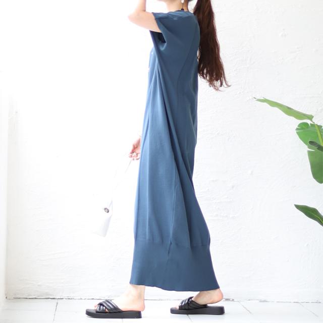 VネックIラインロングニットワンピース