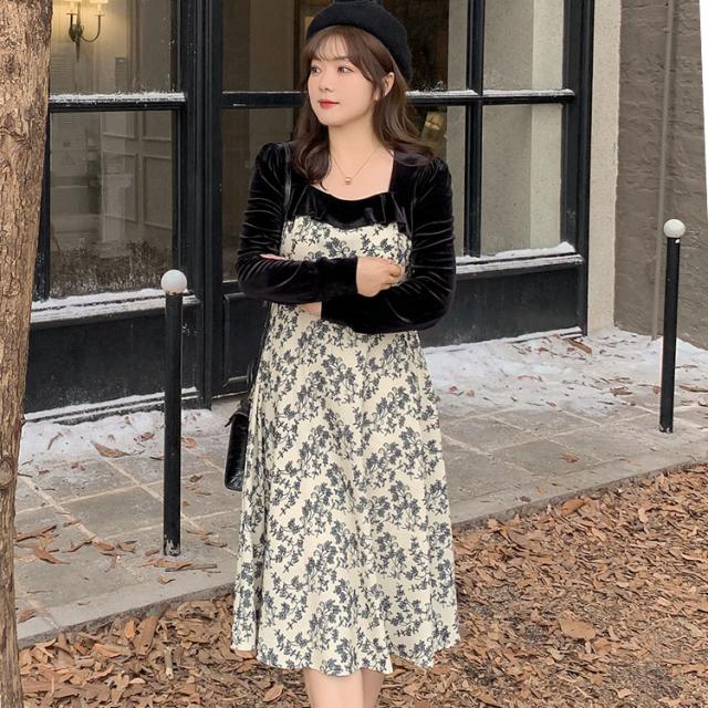 胸元切替え花柄フレアワンピース