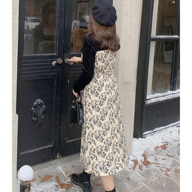 胸元切替え花柄フレアワンピース