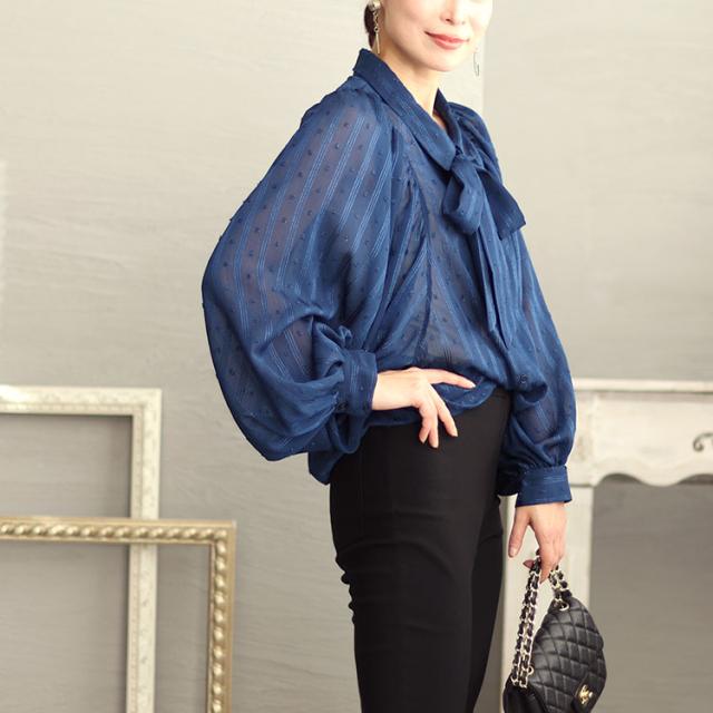 ボウタイ付きボリュームスリーブストライプブラウス