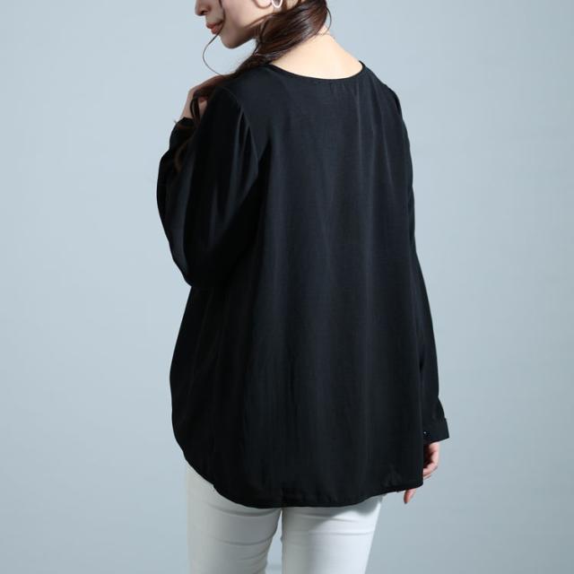 キーネックタケノコタックブラウス