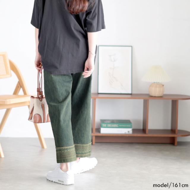 デザイン裾ストレッチデニムパンツ