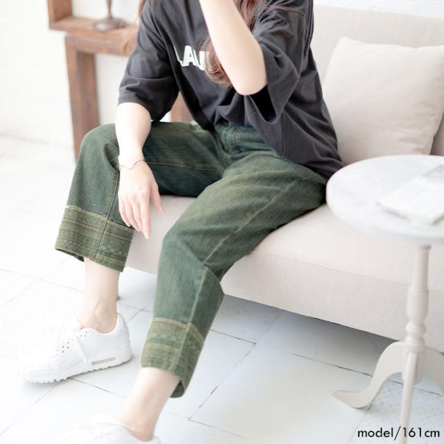 デザイン裾ストレッチデニムパンツ