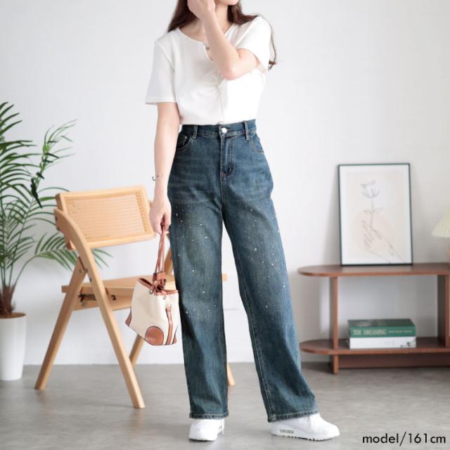 スタッズ付きストレートデニムパンツ