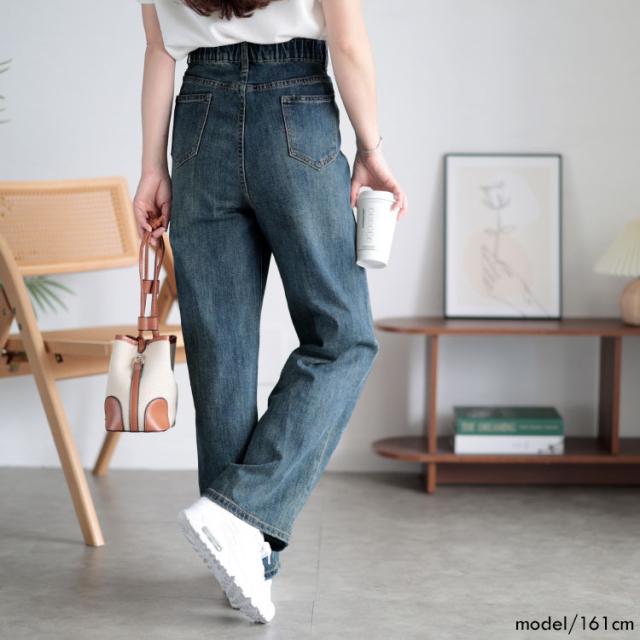 スタッズ付きストレートデニムパンツ