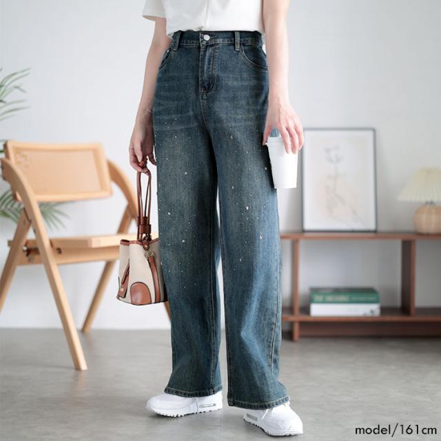 スタッズ付きストレートデニムパンツ