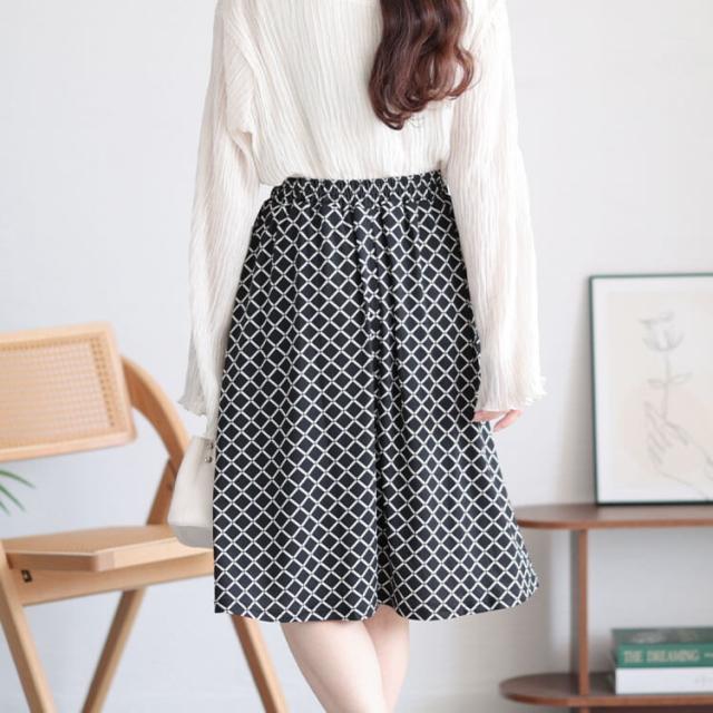 カットソーミディアムフレアスカート