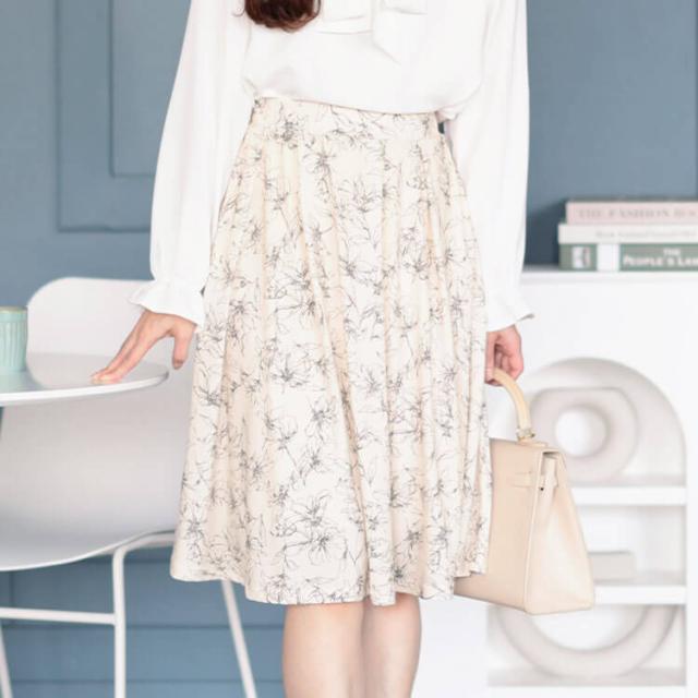 カットソーミディアムフレアスカート