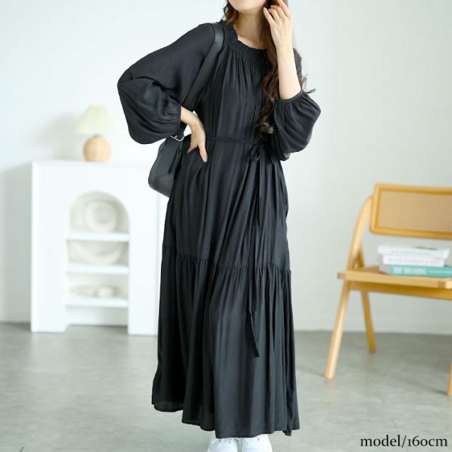 フリルネックティアードワンピース