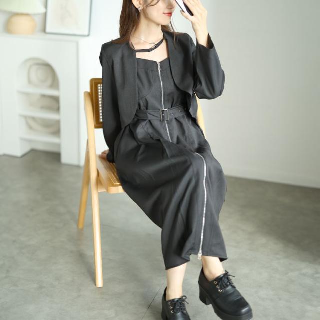 ノーカラーショート丈ジャケット&ベルト付きキャミワンピ