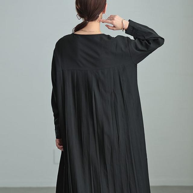 バックプリーツキーネックシャツワンピース