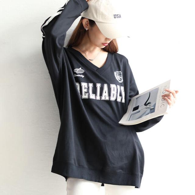 袖ラインVネックロゴスウェット