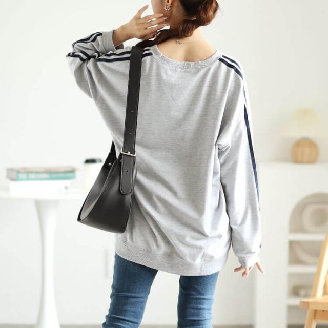 袖ラインVネックロゴスウェット