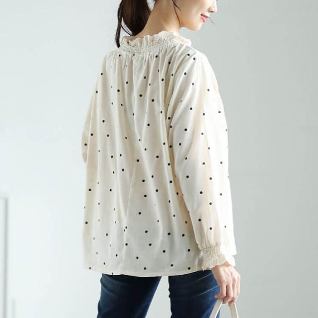 襟袖シャーリングドット柄コットンブラウス