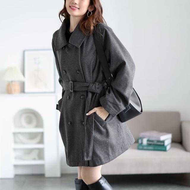 ベルト付きダブルボタンコート