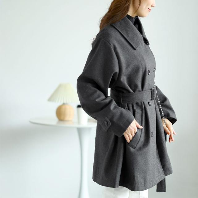 ベルト付きダブルボタンコート