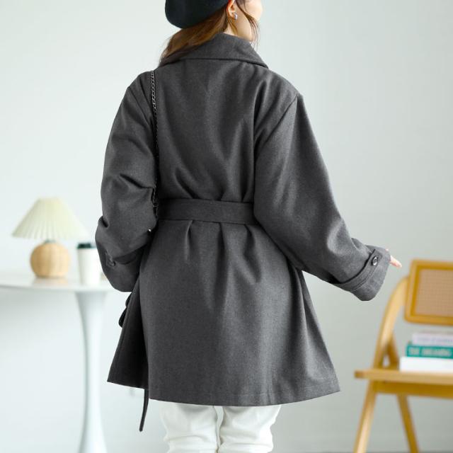 ベルト付きダブルボタンコート