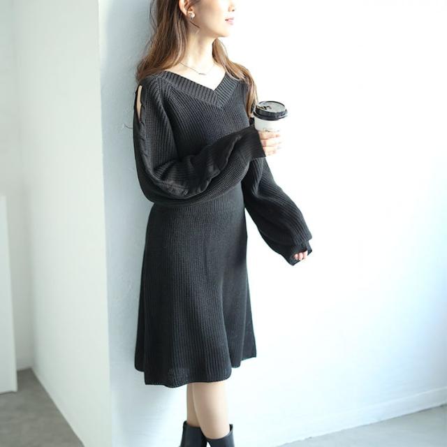 ショルダーカットニットワンピース
